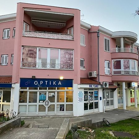 Pearl Apartment Pula Bagian luar foto