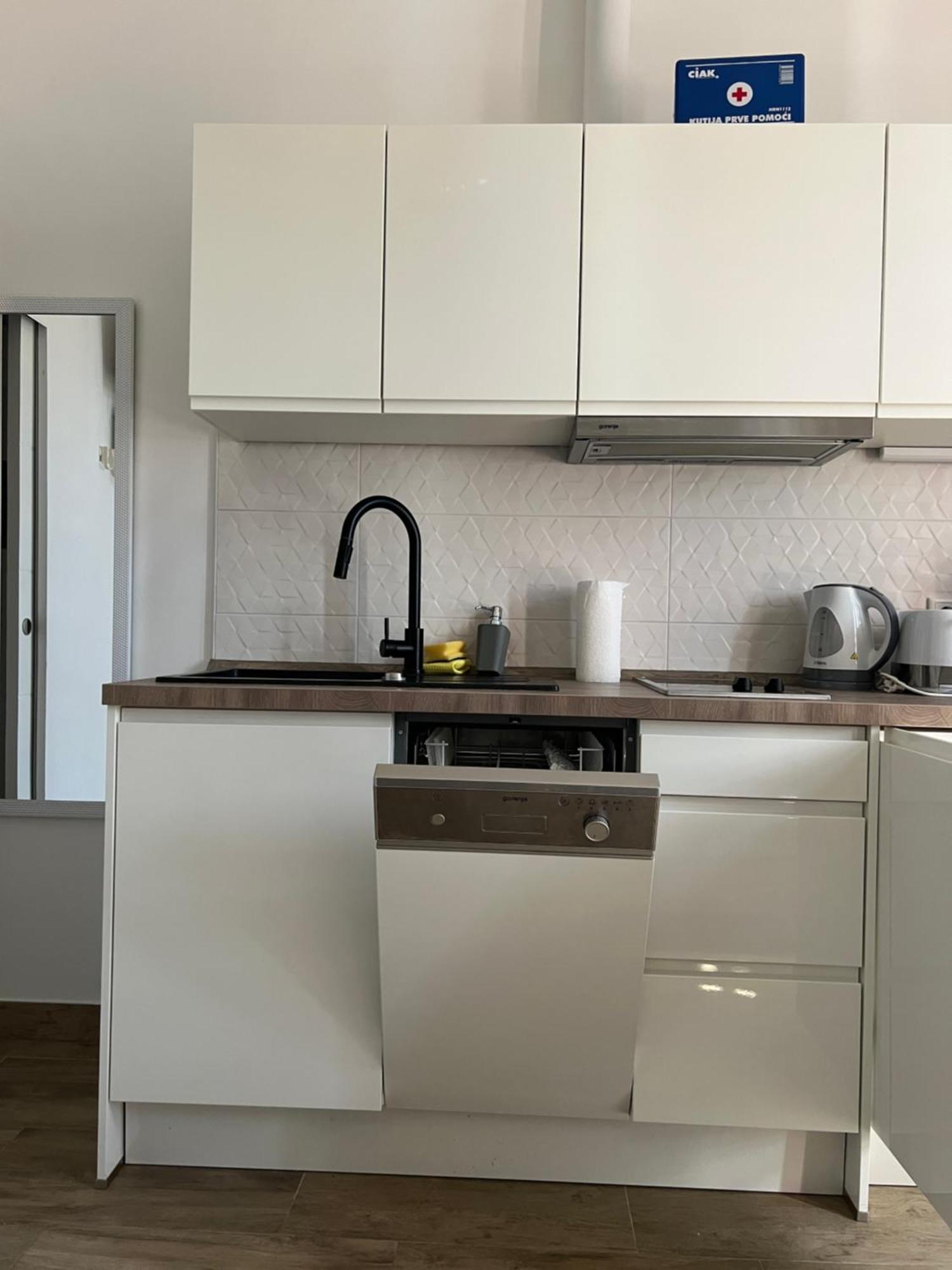 Pearl Apartment Pula Bagian luar foto